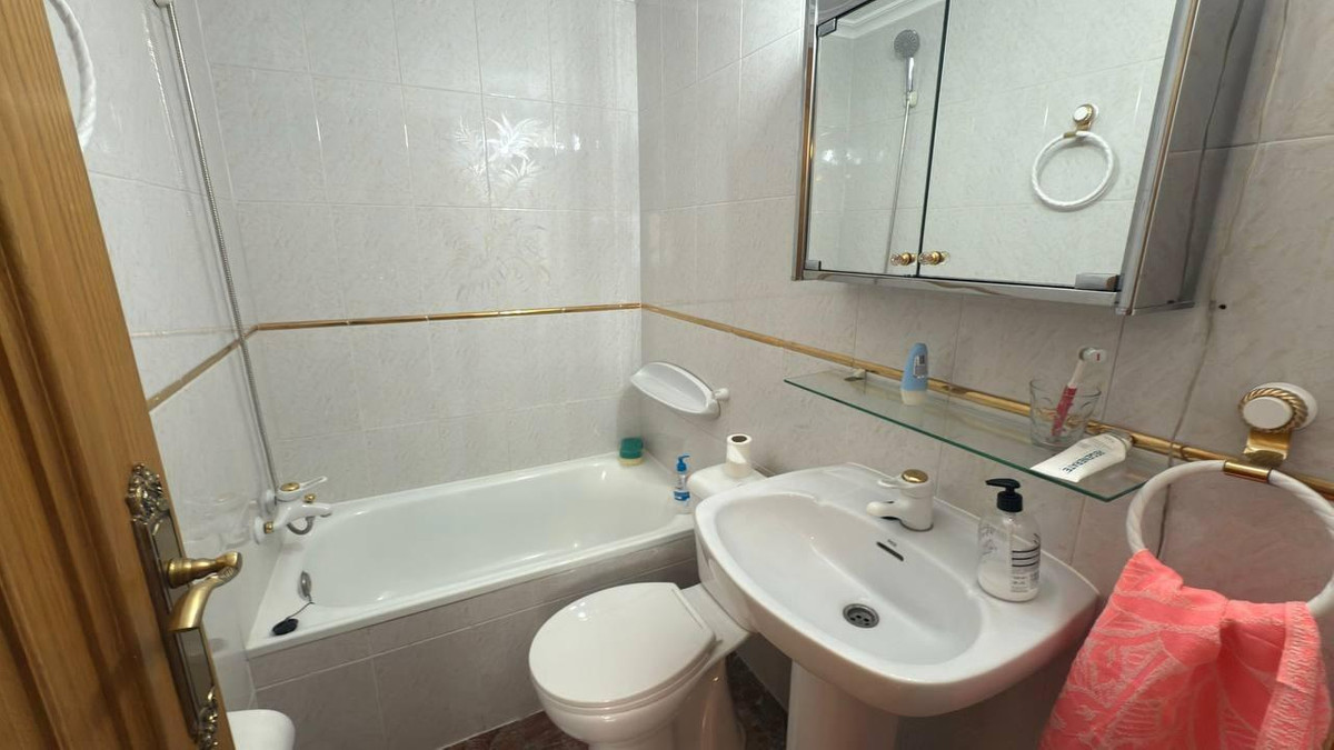Se vende Apartamento Planta Media de 2 dormitorios en Costa Blanca, Alicante, España