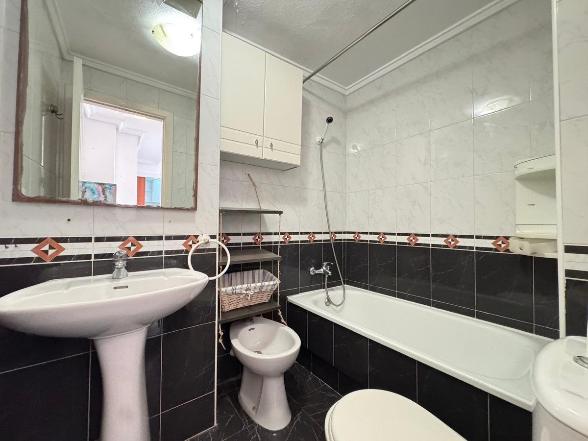 Se vende Apartamento Planta Media de 2 dormitorios en Costa Blanca, Alicante, España