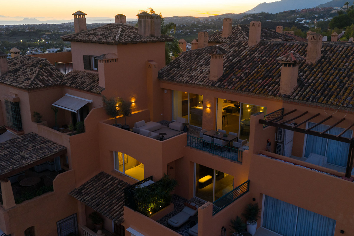 4 Bed Apartment for sale in Nueva Andalucía Costa Del Sol, Málaga, Spain