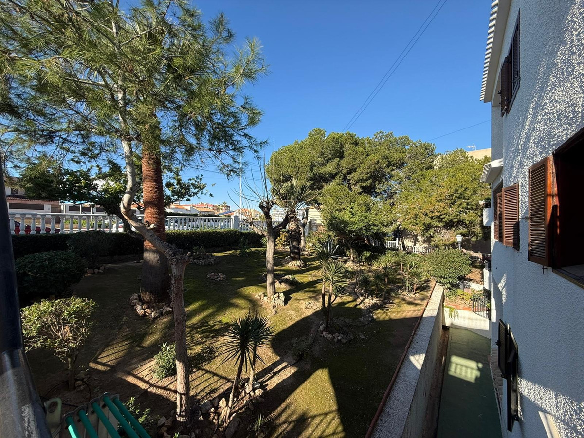 Se vende Apartamento Planta Media de 2 dormitorios en Costa Blanca, Alicante, España