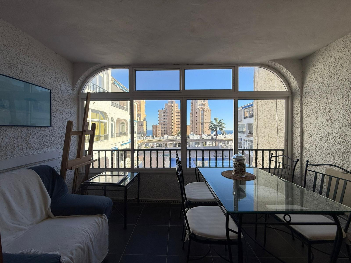 Se vende Apartamento Planta Media de 2 dormitorios en Costa Blanca, Alicante, España