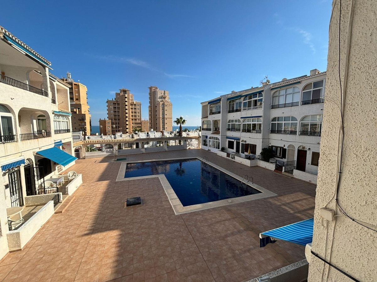 Se vende Apartamento Planta Media de 2 dormitorios en Costa Blanca, Alicante, España