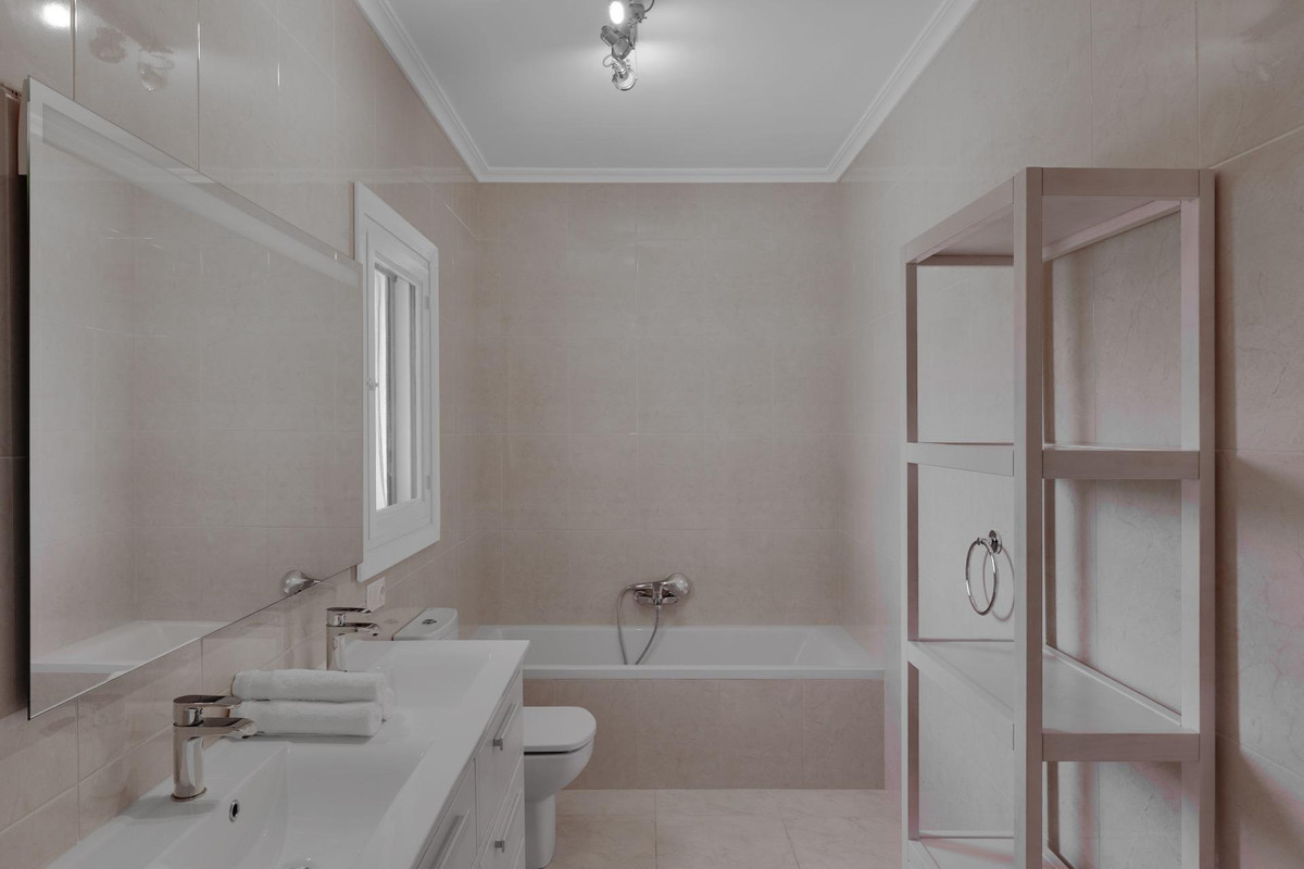 Se vende Bungalow de 6 dormitorios en Costa Blanca, Alicante, España