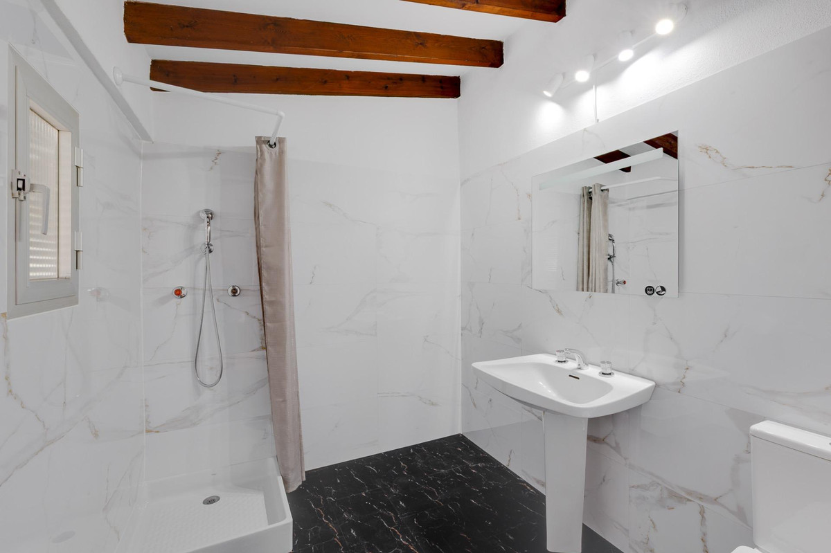 Se vende Bungalow de 6 dormitorios en Costa Blanca, Alicante, España