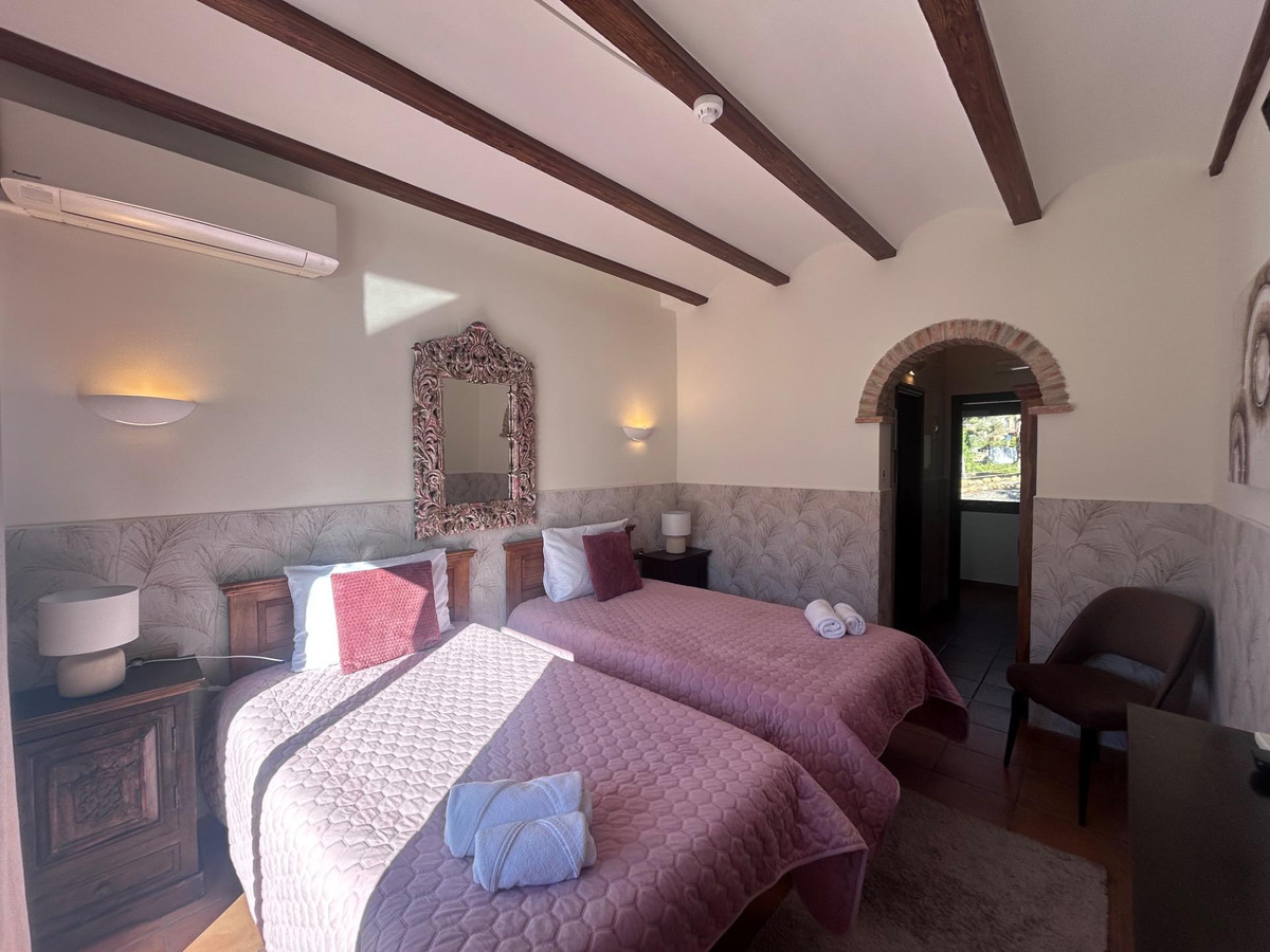 Se vende Hotel de 12 dormitorios en Costa Blanca, Alicante, España