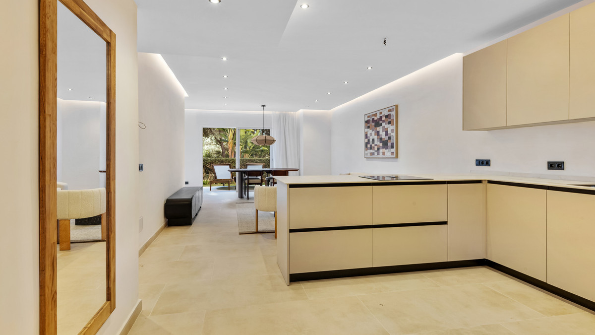 3 Bed Apartment for sale in Nueva Andalucía Costa Del Sol, Málaga, Spain