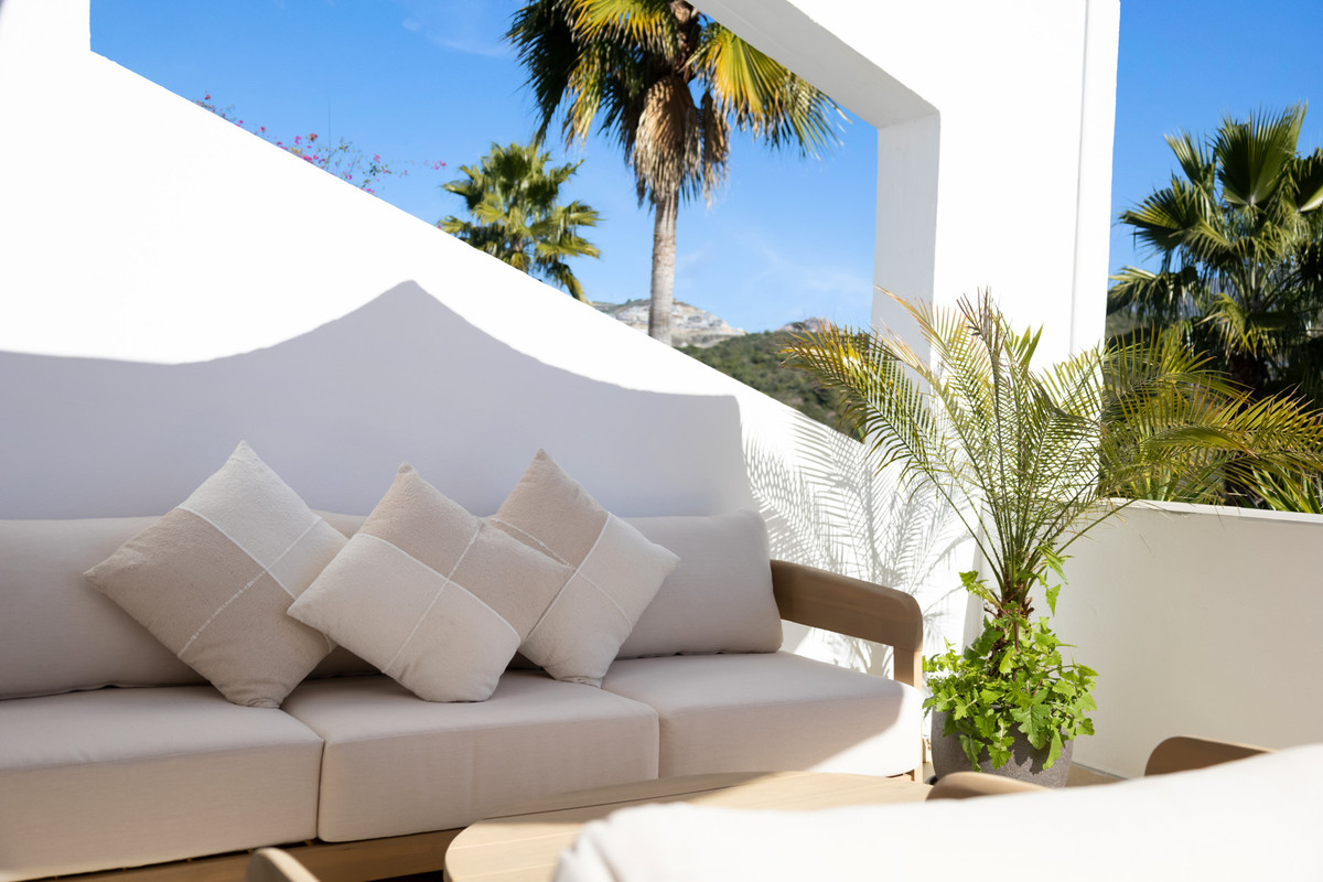2 Bed Apartment for sale in La Quinta Costa Del Sol, Málaga, Spain