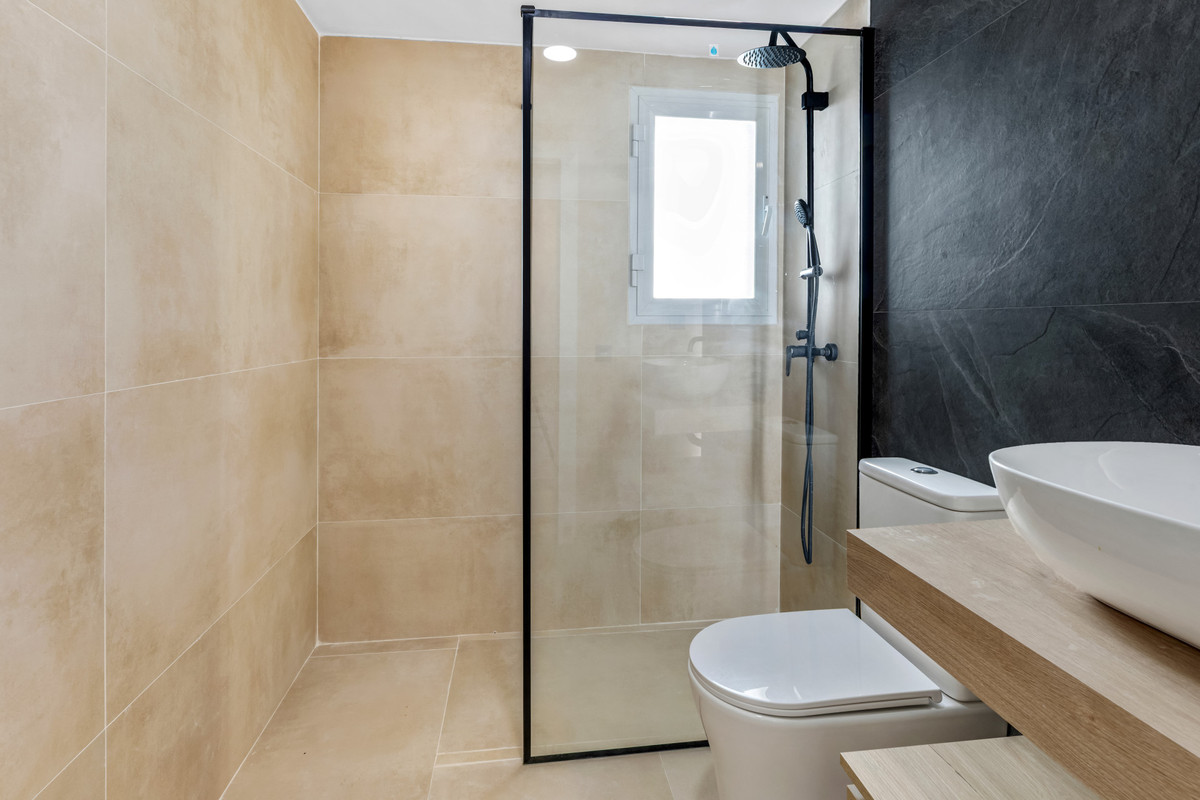 2 Bed Apartment for sale in La Quinta Costa Del Sol, Málaga, Spain