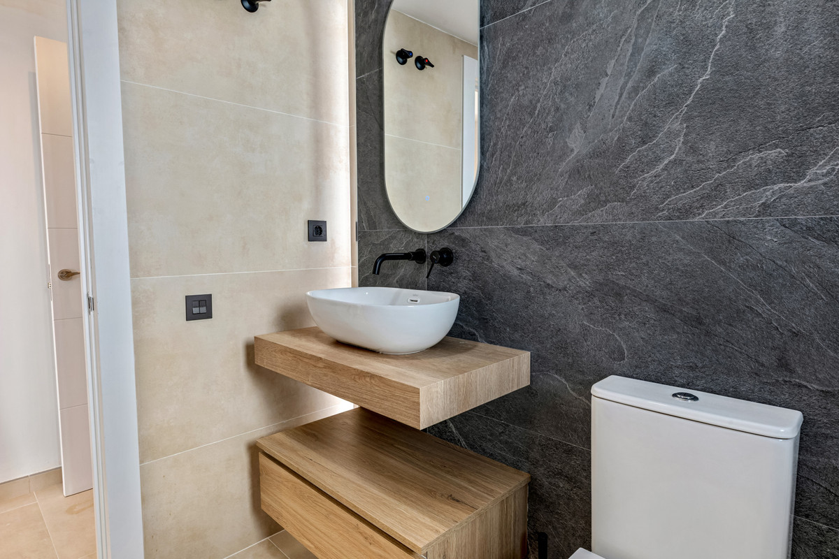 2 Bed Apartment for sale in La Quinta Costa Del Sol, Málaga, Spain