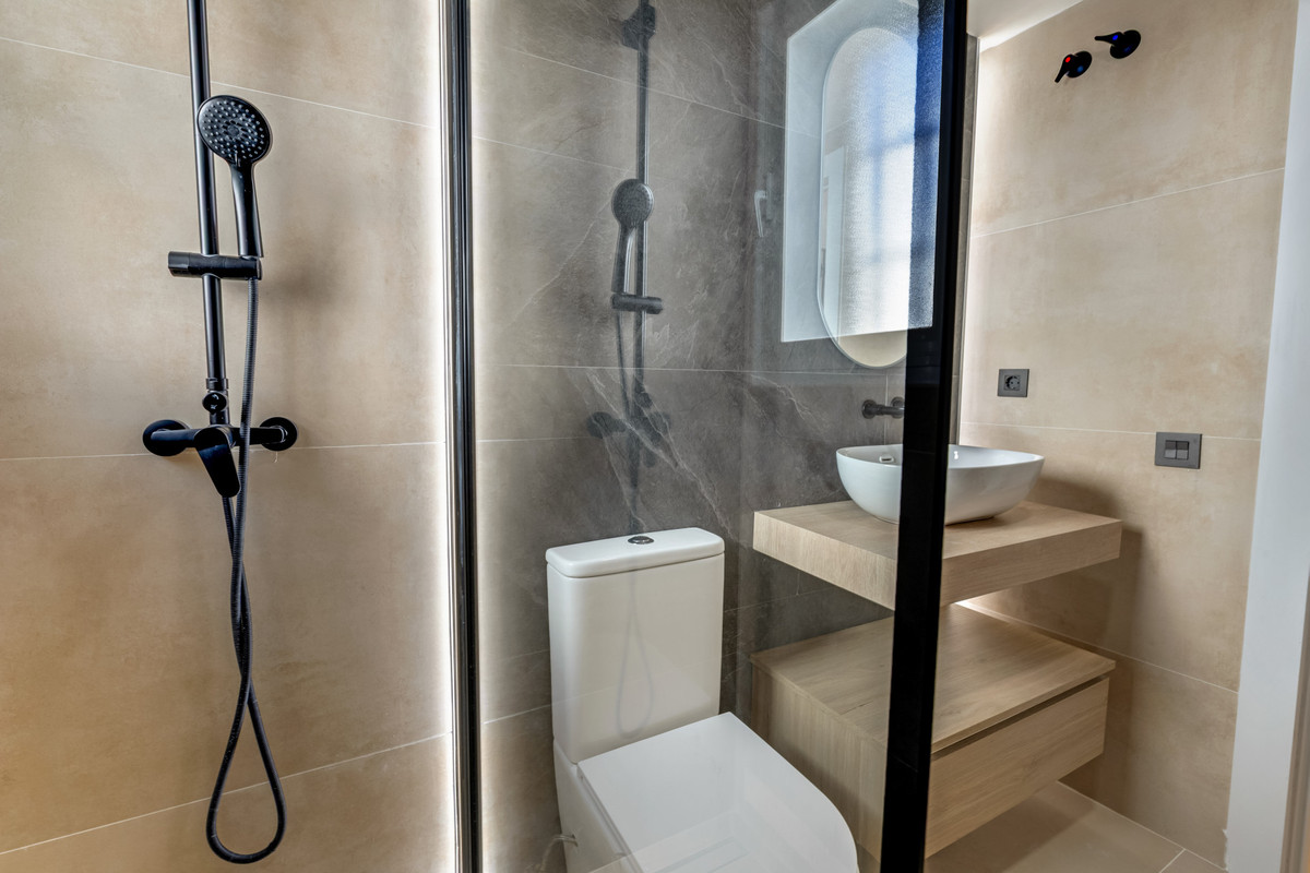 2 Bed Apartment for sale in La Quinta Costa Del Sol, Málaga, Spain