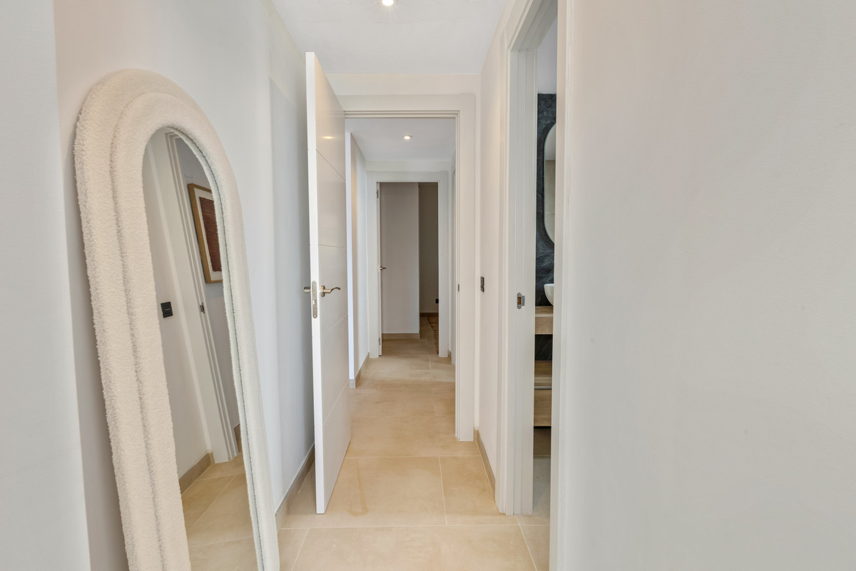 2 Bed Apartment for sale in La Quinta Costa Del Sol, Málaga, Spain
