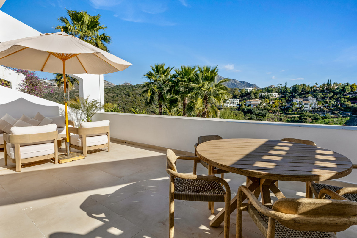 2 Bed Apartment for sale in La Quinta Costa Del Sol, Málaga, Spain