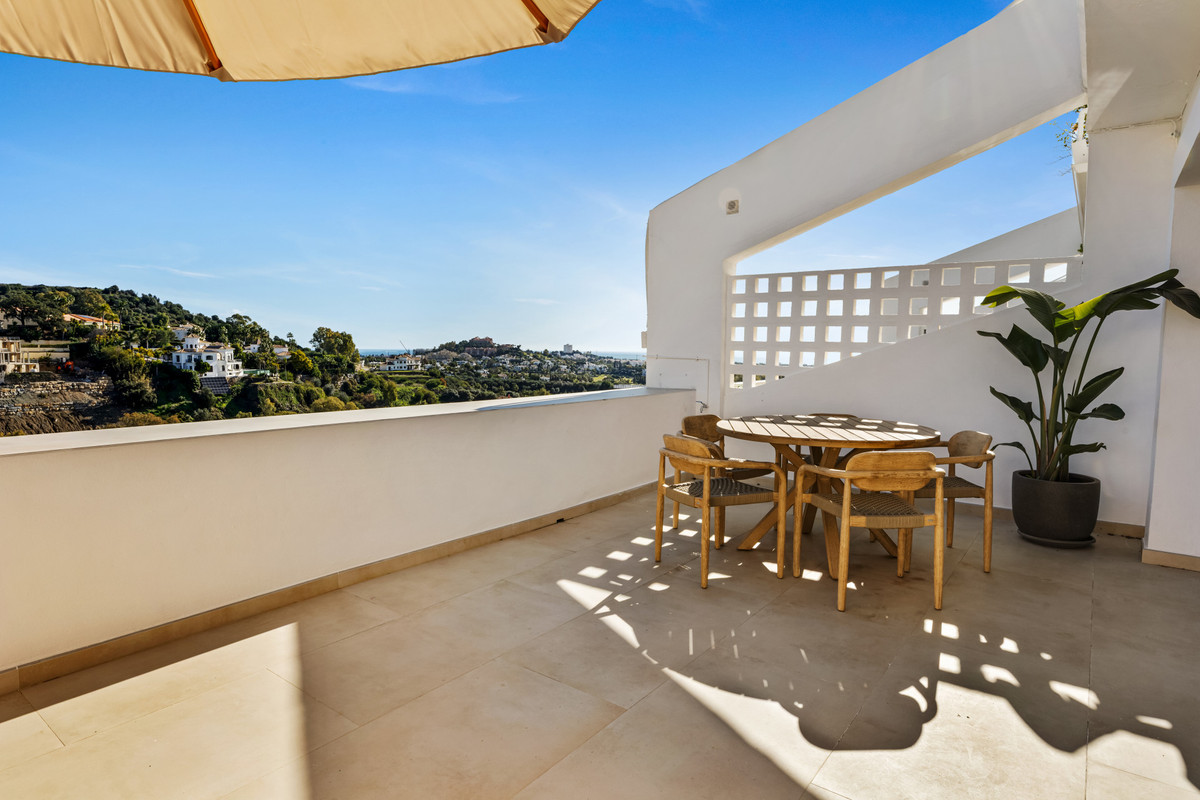 2 Bed Apartment for sale in La Quinta Costa Del Sol, Málaga, Spain