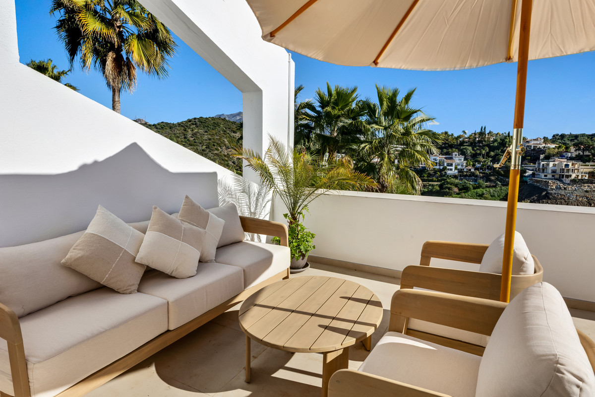 2 Bed Apartment for sale in La Quinta Costa Del Sol, Málaga, Spain