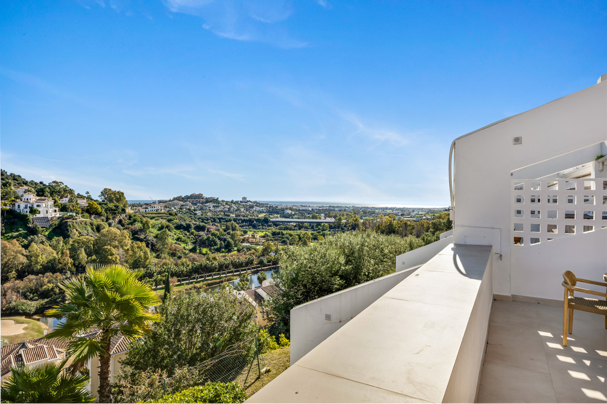 2 Bed Apartment for sale in La Quinta Costa Del Sol, Málaga, Spain