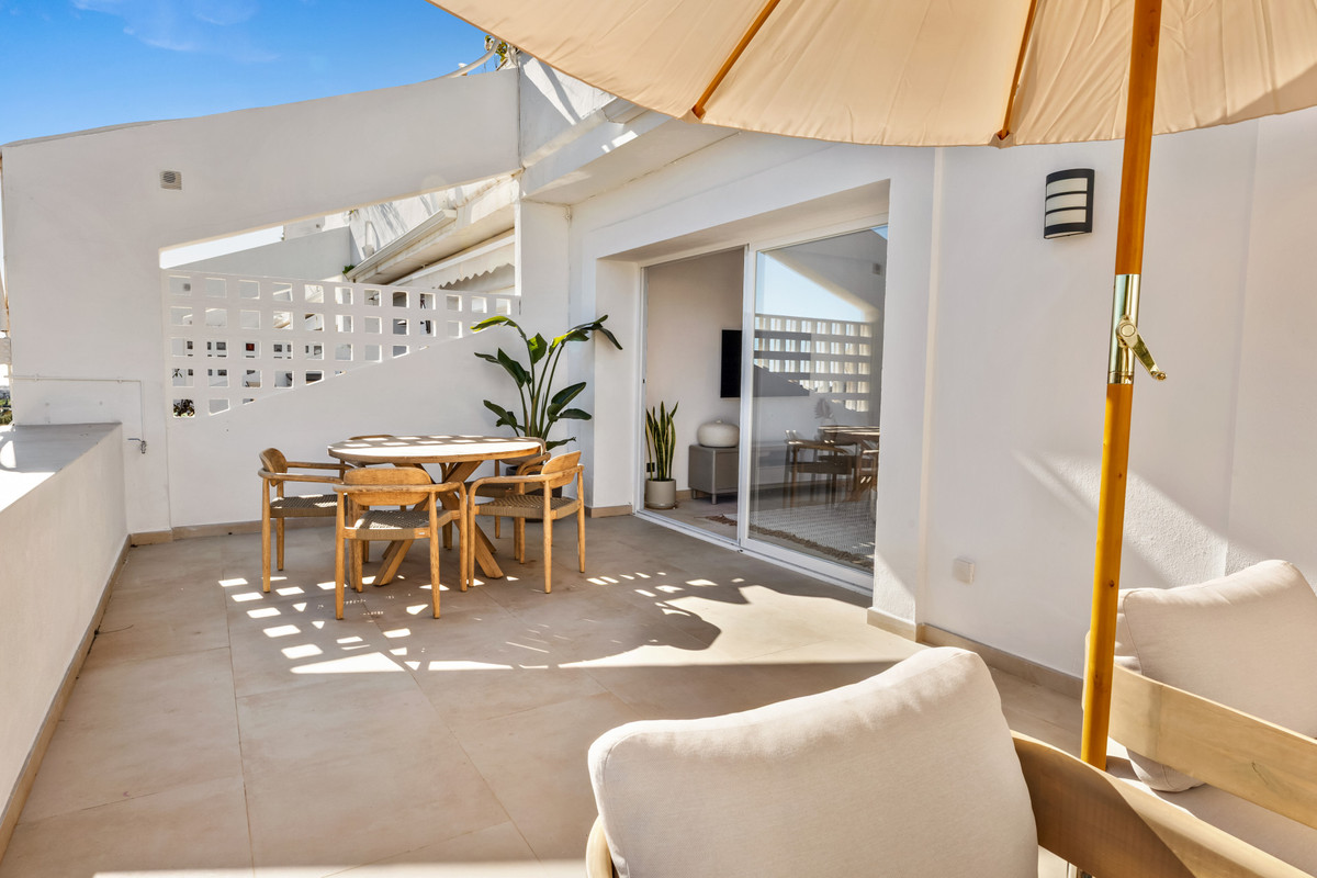 2 Bed Apartment for sale in La Quinta Costa Del Sol, Málaga, Spain
