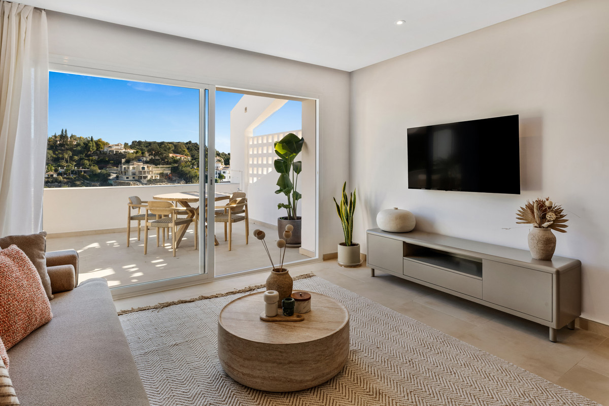 2 Bed Apartment for sale in La Quinta Costa Del Sol, Málaga, Spain