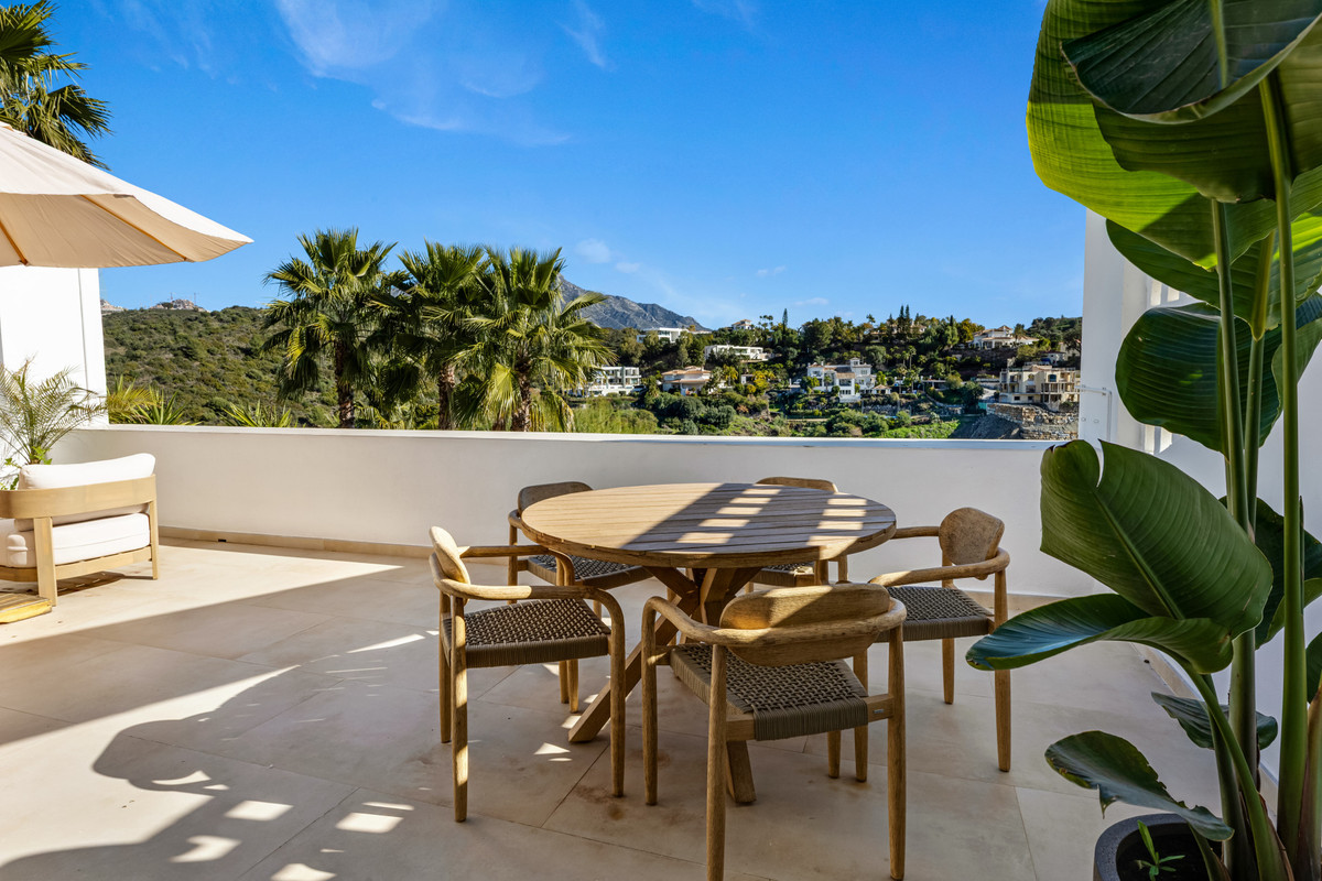 2 Bed Apartment for sale in La Quinta Costa Del Sol, Málaga, Spain