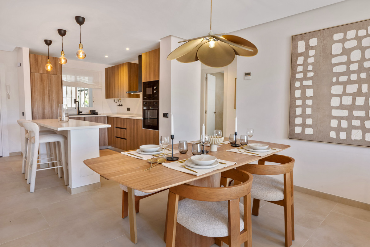 2 Bed Apartment for sale in La Quinta Costa Del Sol, Málaga, Spain