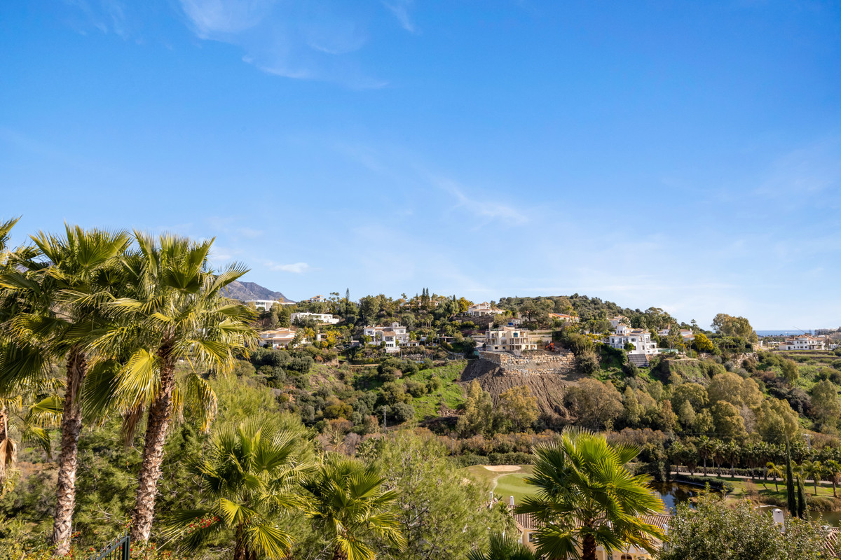 2 Bed Apartment for sale in La Quinta Costa Del Sol, Málaga, Spain