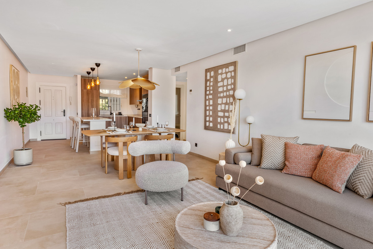 2 Bed Apartment for sale in La Quinta Costa Del Sol, Málaga, Spain