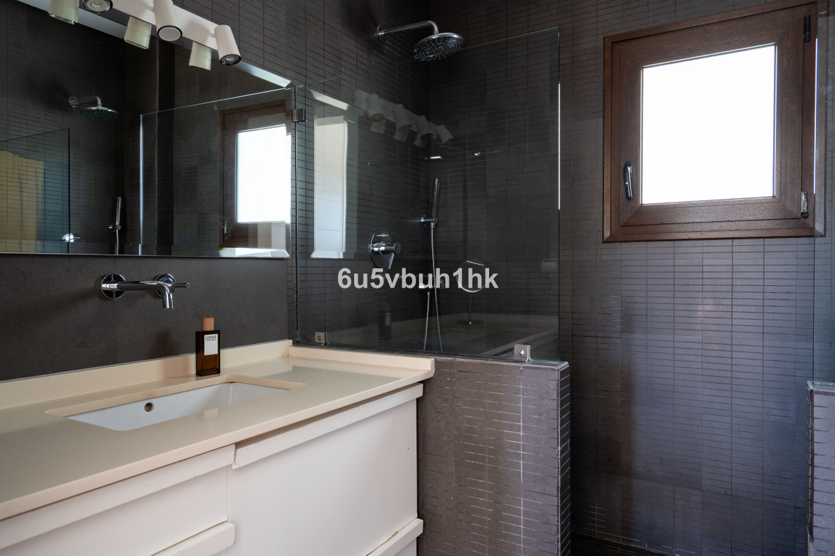Se vende Adosada de 6 dormitorios en Costa Del Sol, Málaga, España