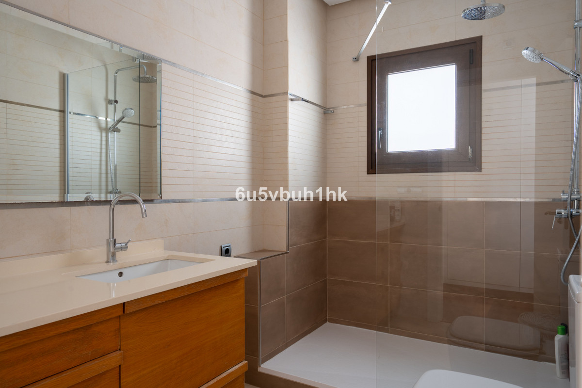 Se vende Adosada de 6 dormitorios en Costa Del Sol, Málaga, España