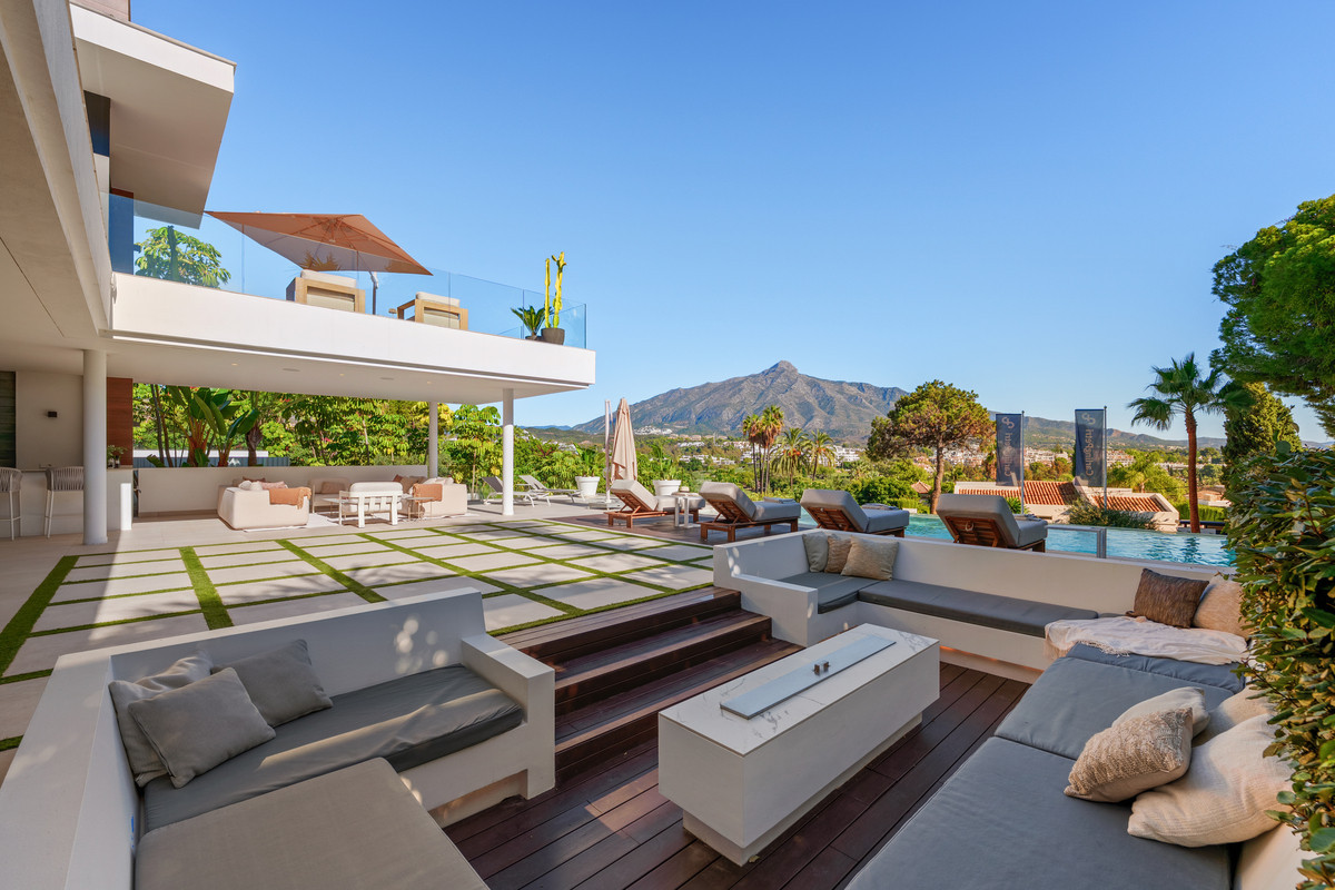 Se vende Villa - Chalet de 5 dormitorios en Costa Del Sol, Málaga, España