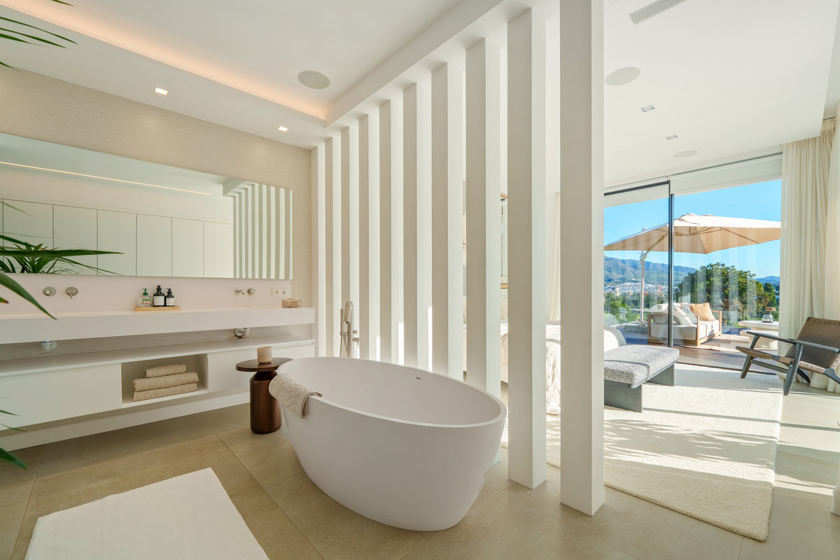 Se vende Villa - Chalet de 5 dormitorios en Costa Del Sol, Málaga, España