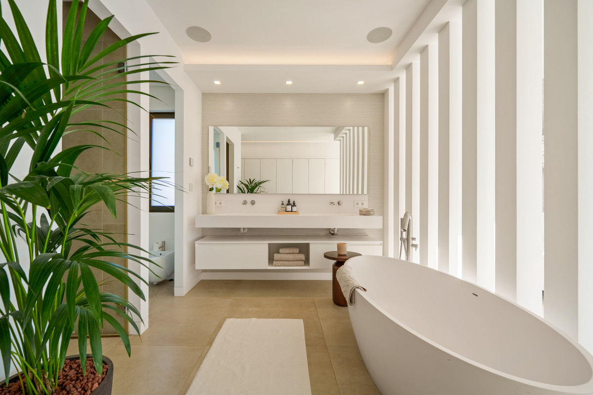 Se vende Villa - Chalet de 5 dormitorios en Costa Del Sol, Málaga, España