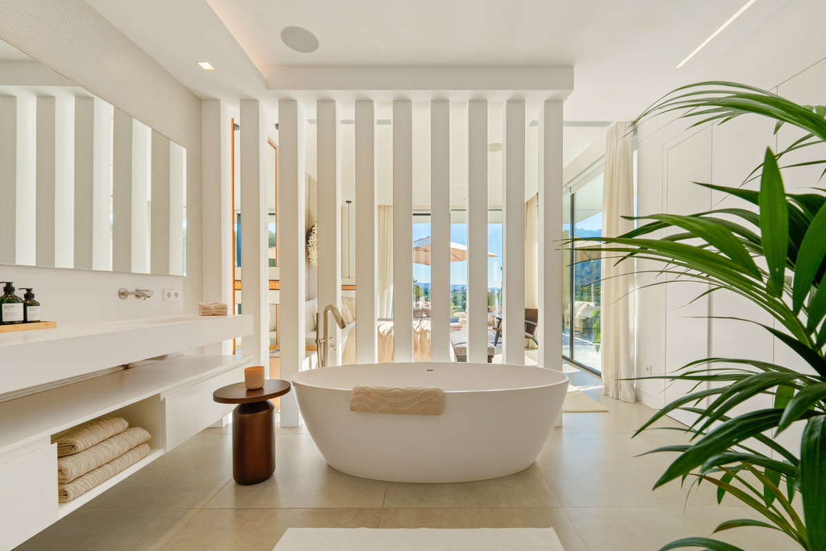 Se vende Villa - Chalet de 5 dormitorios en Costa Del Sol, Málaga, España