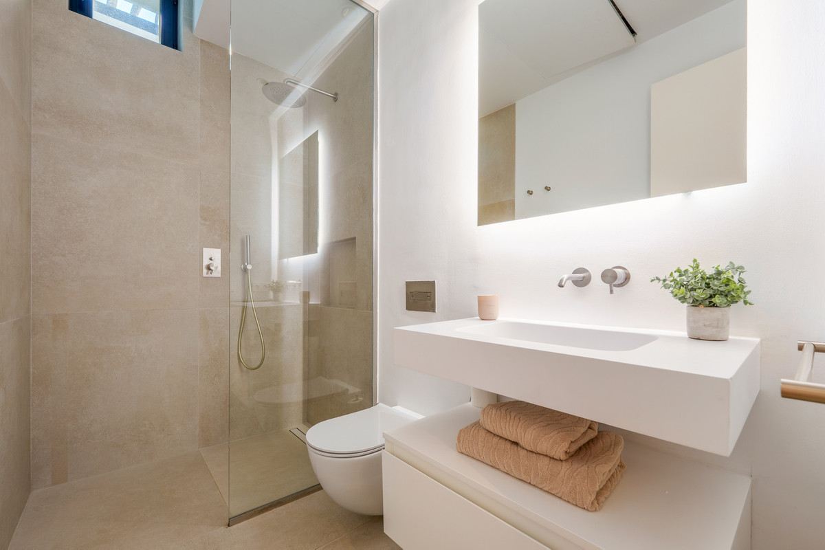 Se vende Villa - Chalet de 5 dormitorios en Costa Del Sol, Málaga, España