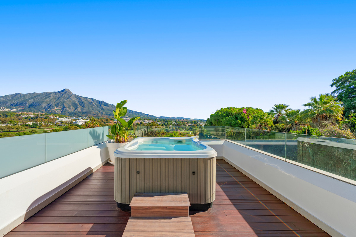 Se vende Villa - Chalet de 5 dormitorios en Costa Del Sol, Málaga, España