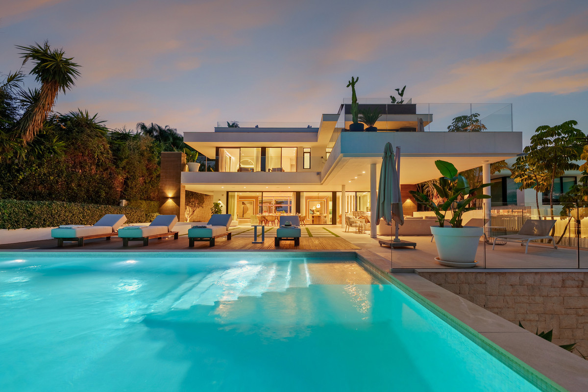 Se vende Villa - Chalet de 5 dormitorios en Costa Del Sol, Málaga, España