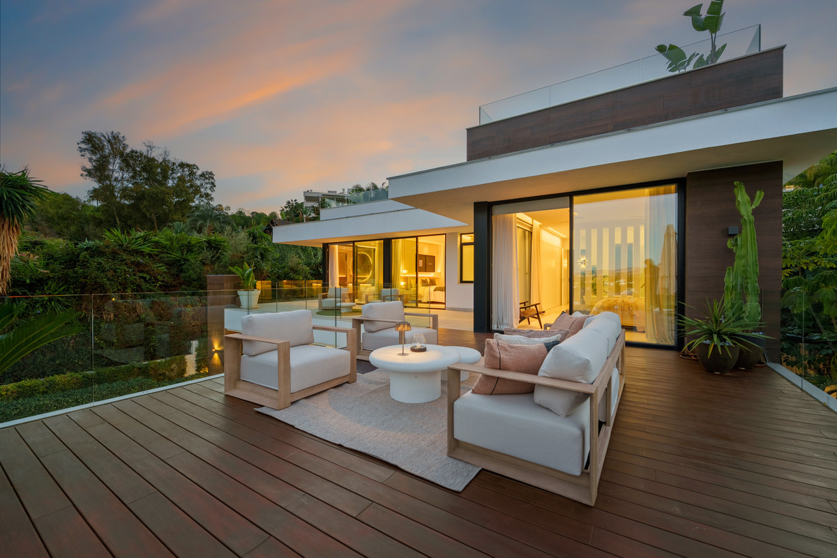 Se vende Villa - Chalet de 5 dormitorios en Costa Del Sol, Málaga, España