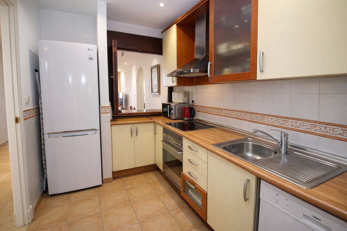 Se vende Apartamento Planta Media de 2 dormitorios en Costa Del Sol, Málaga, España