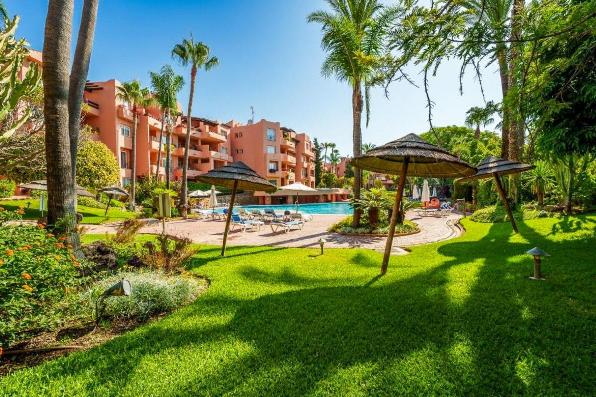 Se vende Apartamento Planta Media de 2 dormitorios en Costa Del Sol, Málaga, España