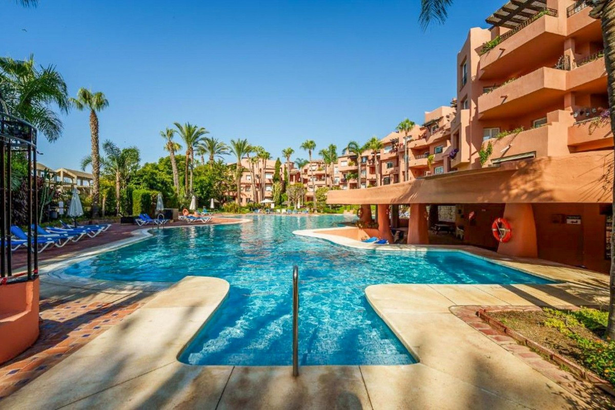 Se vende Apartamento Planta Media de 2 dormitorios en Costa Del Sol, Málaga, España