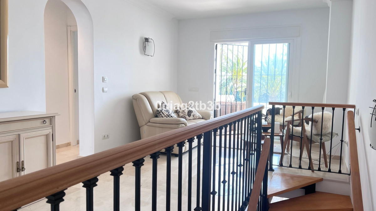 4 Bed Apartment for sale in Nueva Andalucía Costa Del Sol, Málaga, Spain