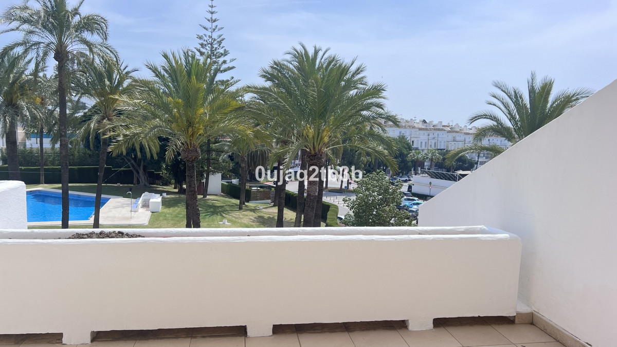 4 Bed Apartment for sale in Nueva Andalucía Costa Del Sol, Málaga, Spain