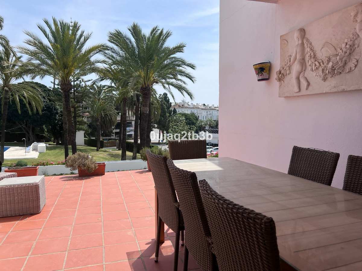 4 Bed Apartment for sale in Nueva Andalucía Costa Del Sol, Málaga, Spain