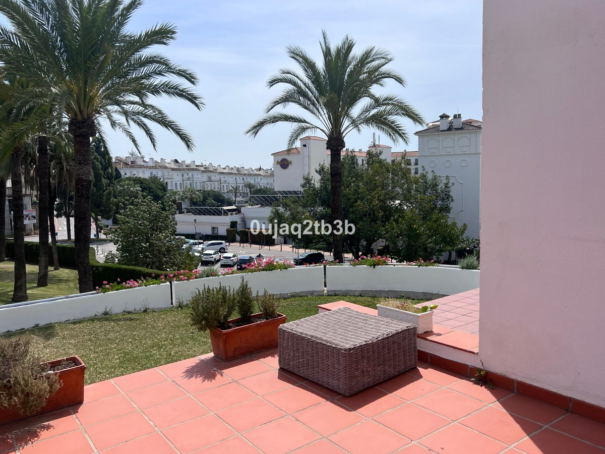4 Bed Apartment for sale in Nueva Andalucía Costa Del Sol, Málaga, Spain