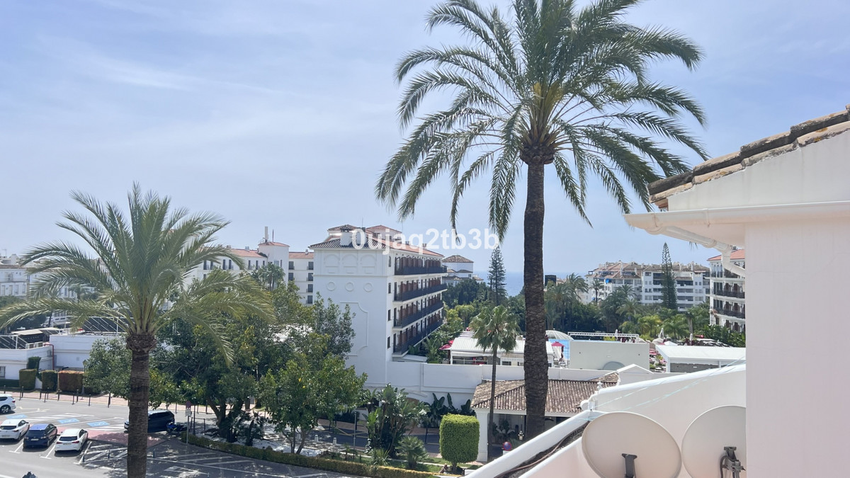 4 Bed Apartment for sale in Nueva Andalucía Costa Del Sol, Málaga, Spain