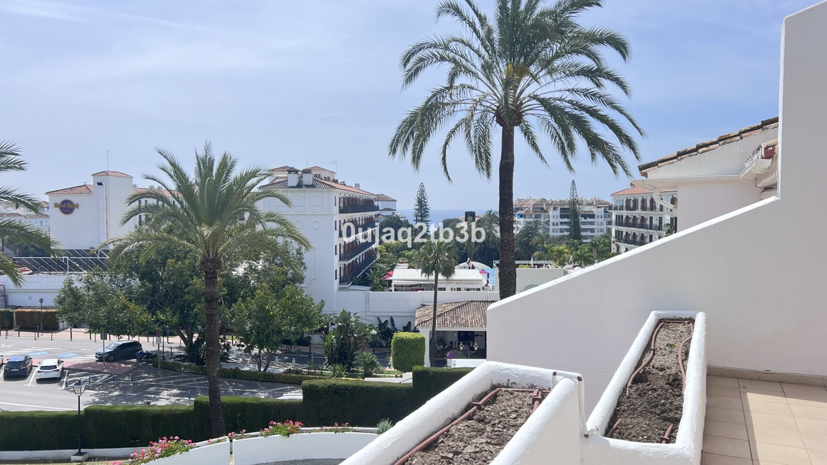 4 Bed Apartment for sale in Nueva Andalucía Costa Del Sol, Málaga, Spain