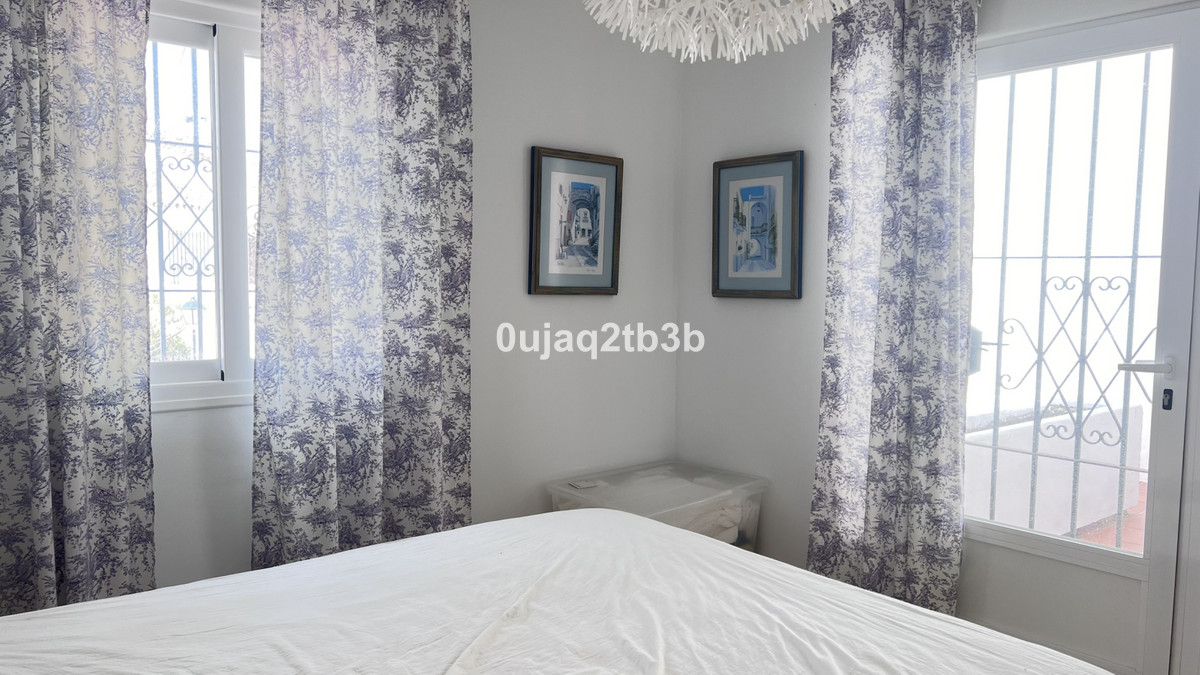 4 Bed Apartment for sale in Nueva Andalucía Costa Del Sol, Málaga, Spain