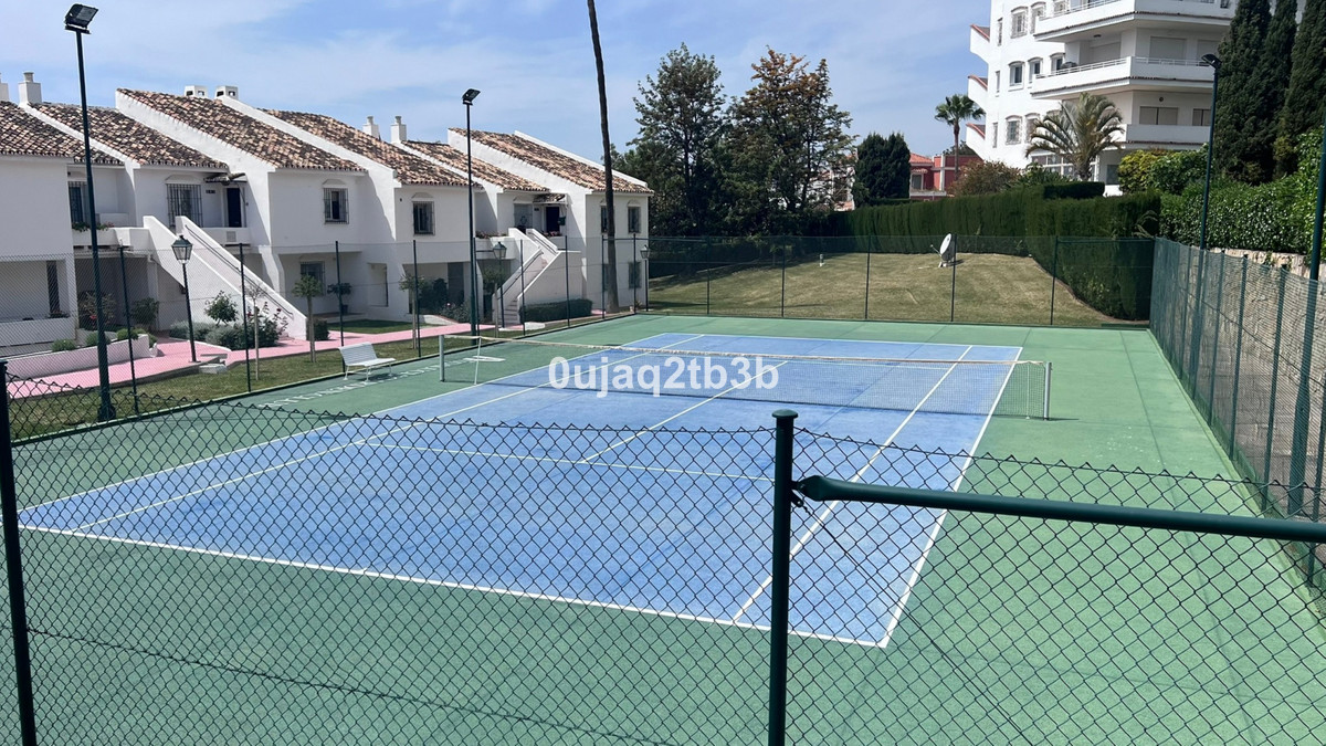 4 Bed Apartment for sale in Nueva Andalucía Costa Del Sol, Málaga, Spain