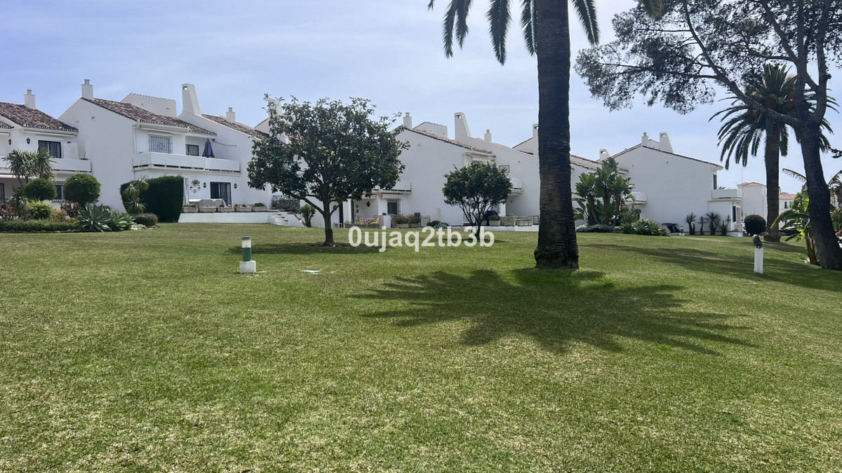 4 Bed Apartment for sale in Nueva Andalucía Costa Del Sol, Málaga, Spain
