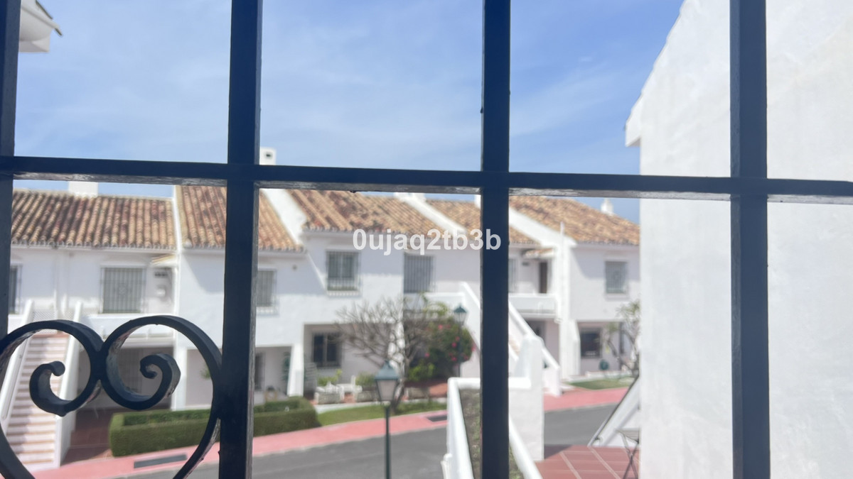 4 Bed Apartment for sale in Nueva Andalucía Costa Del Sol, Málaga, Spain