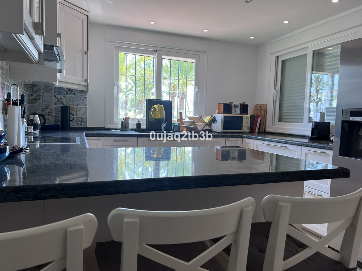4 Bed Apartment for sale in Nueva Andalucía Costa Del Sol, Málaga, Spain