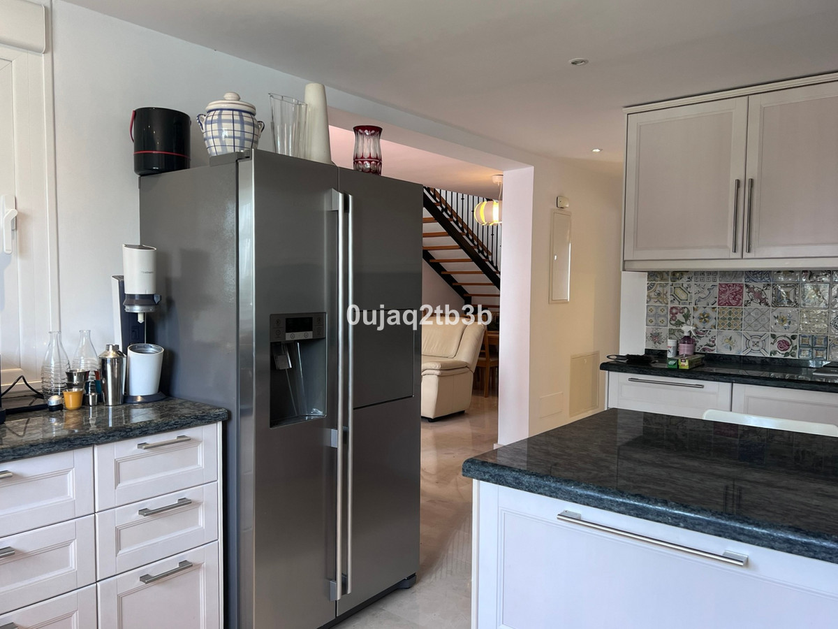 4 Bed Apartment for sale in Nueva Andalucía Costa Del Sol, Málaga, Spain
